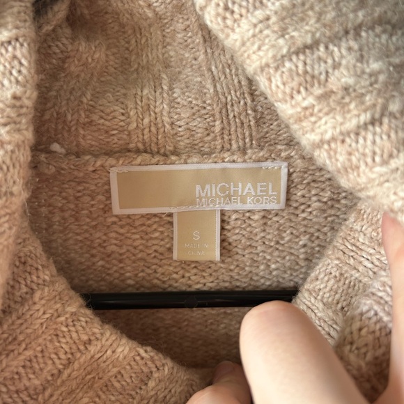 Michael Michael Kors Women’s Turtle Neck Thick Knit Sweater Oatmeal Color - Picture 3 of 5